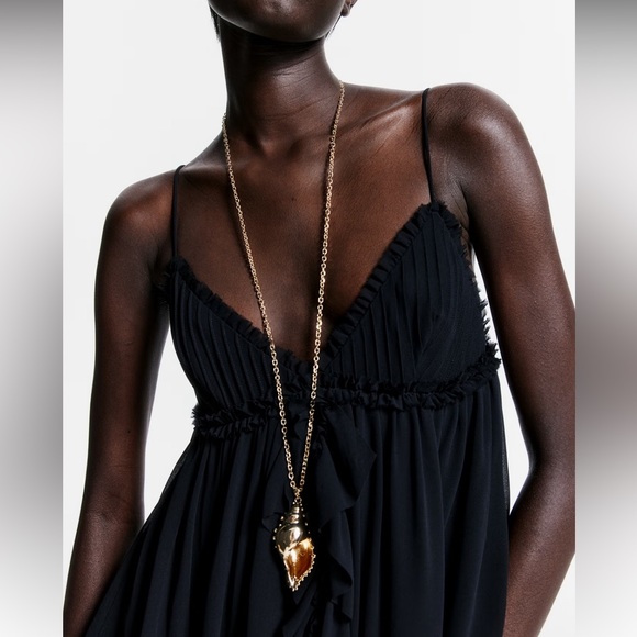 NEOT hm and white lotus collaboration Gold Shell Pendant Necklace - Picture 2 of 5